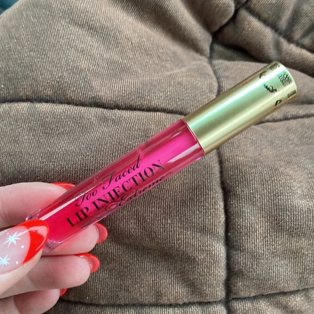 Too Faced Lip Injection Extreme Hydrating Lip gloss Plumper bubblegum yum pink